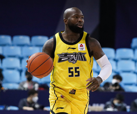 吉林队翻盘江苏队，易建联刷新纪录