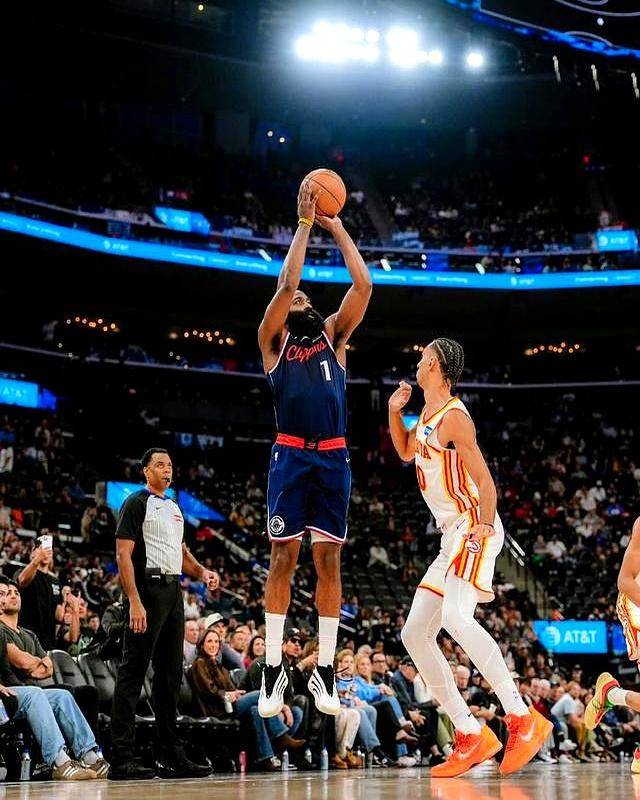 快船主场大胜老鹰，伦纳德三分球成为禁区绝杀王的简单介绍