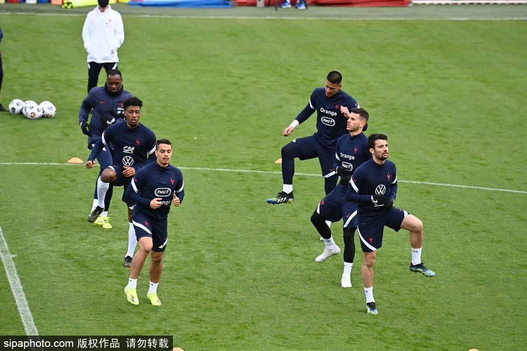 日本队完胜法国队，黄鸭组合扛起全队的简单介绍