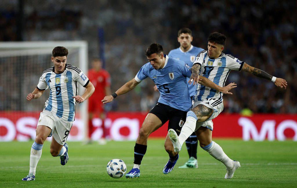 乌拉圭爆冷阿根廷，马夏尔三分雨点燃全场的简单介绍